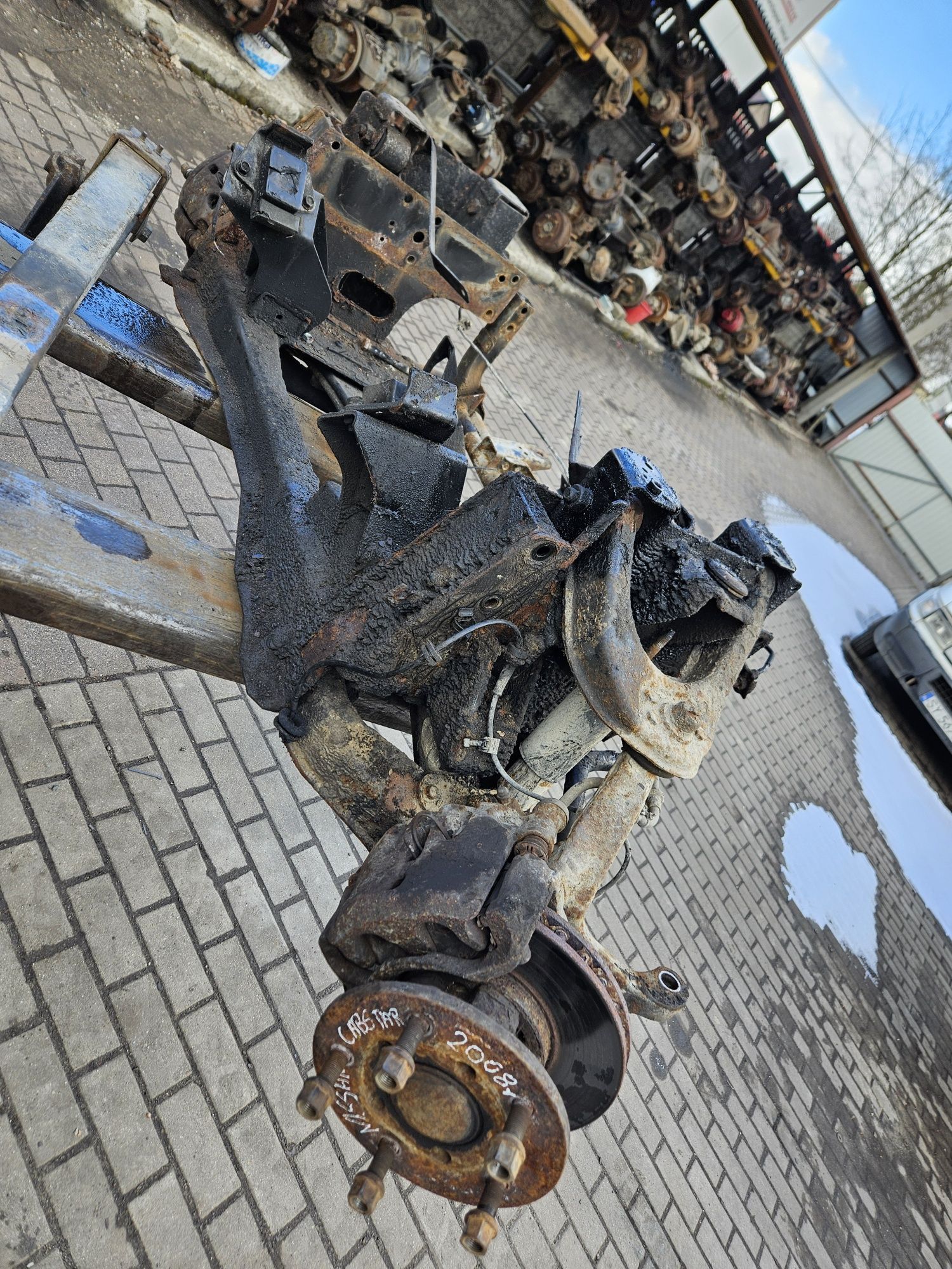 Zawieszenie przednie Nissan Cabstar 2008r