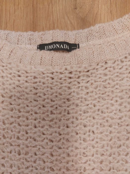 Elegancki różowy sweter