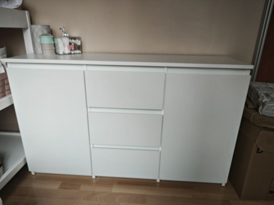 Komoda jak nowa.