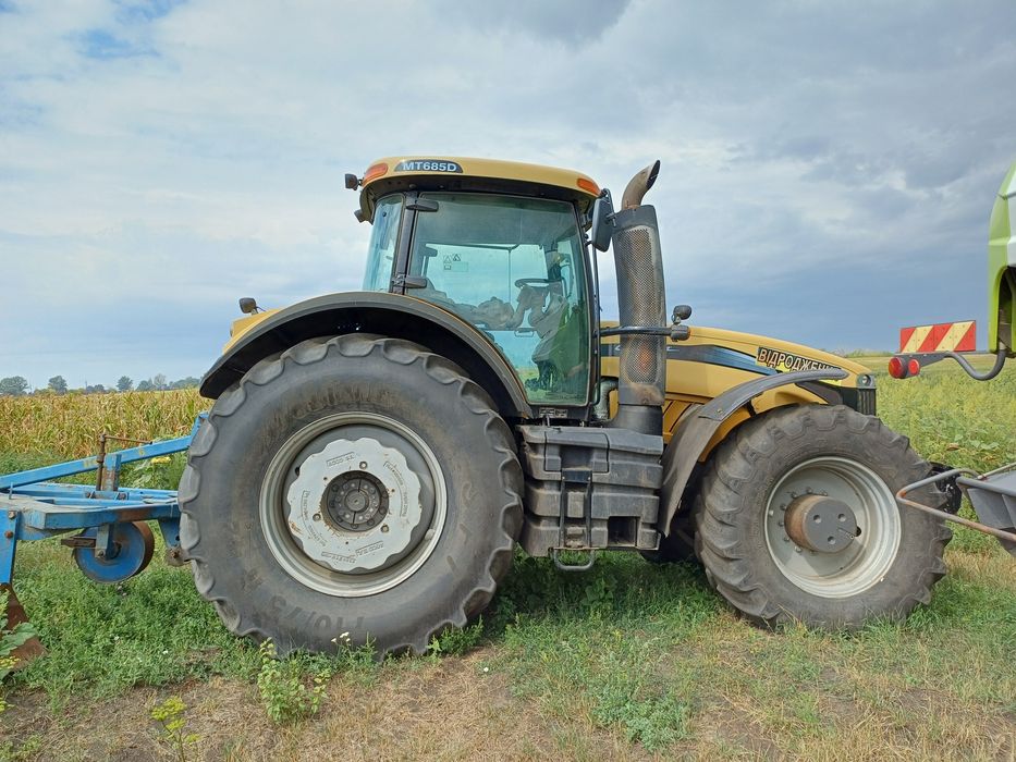 Продам трактор Challenger MT685 D