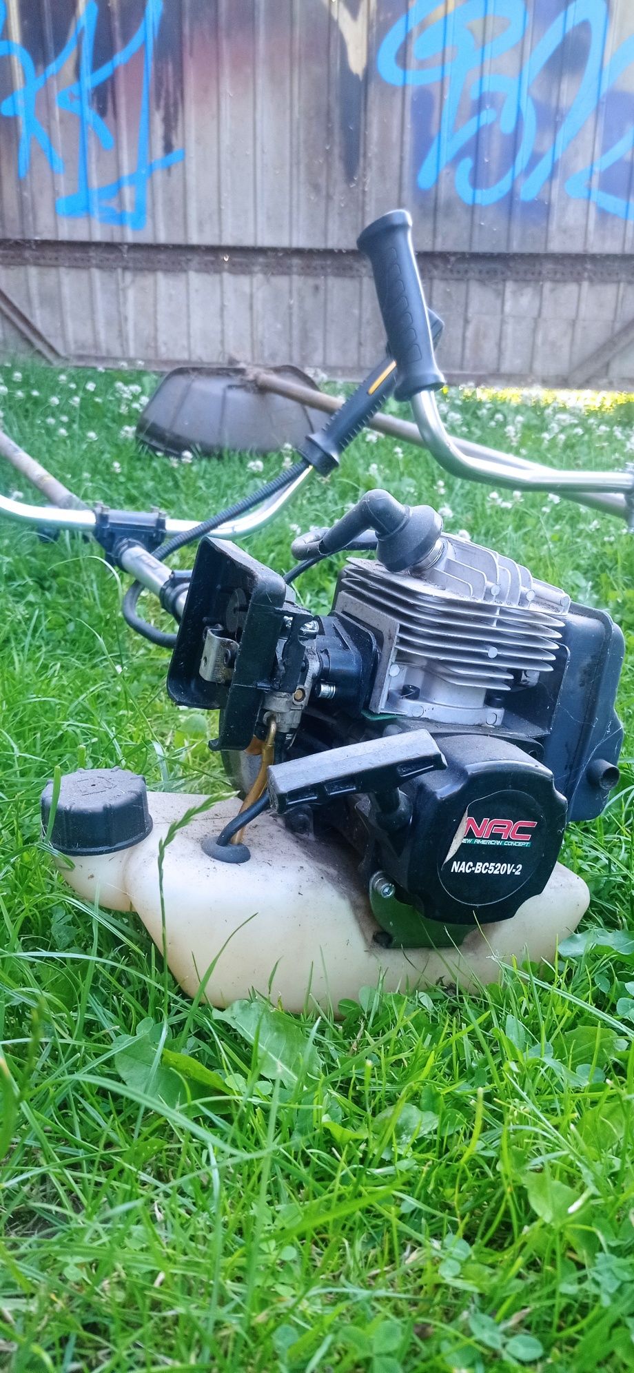 Kosy spalinowe, podkaszarki