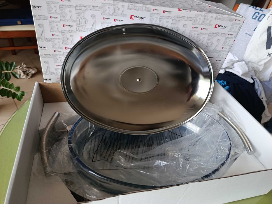 Assadeira oval com tampa e pegas em INOX - Regent INOX