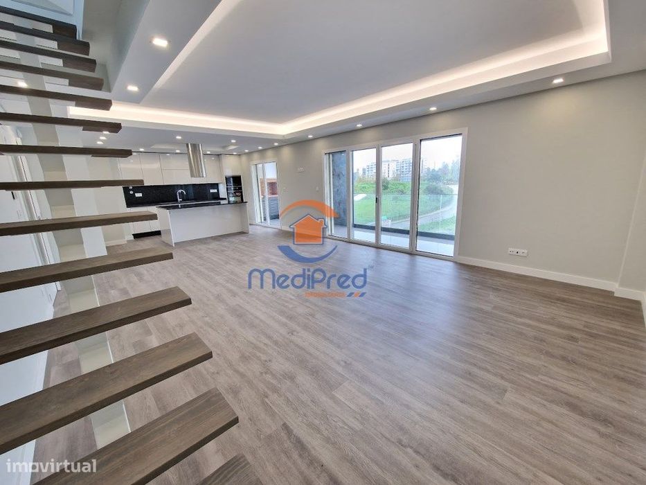 Apartamento T2 DUPLEX com 2 Varandas | Odivelas