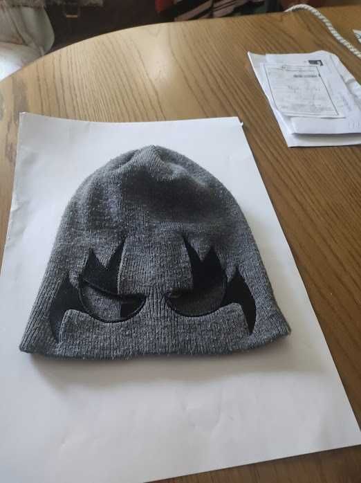 Czapka męska  z otworami.