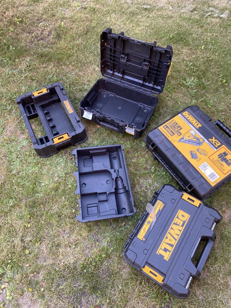 Ящик для инструмента Dewalt Tstak