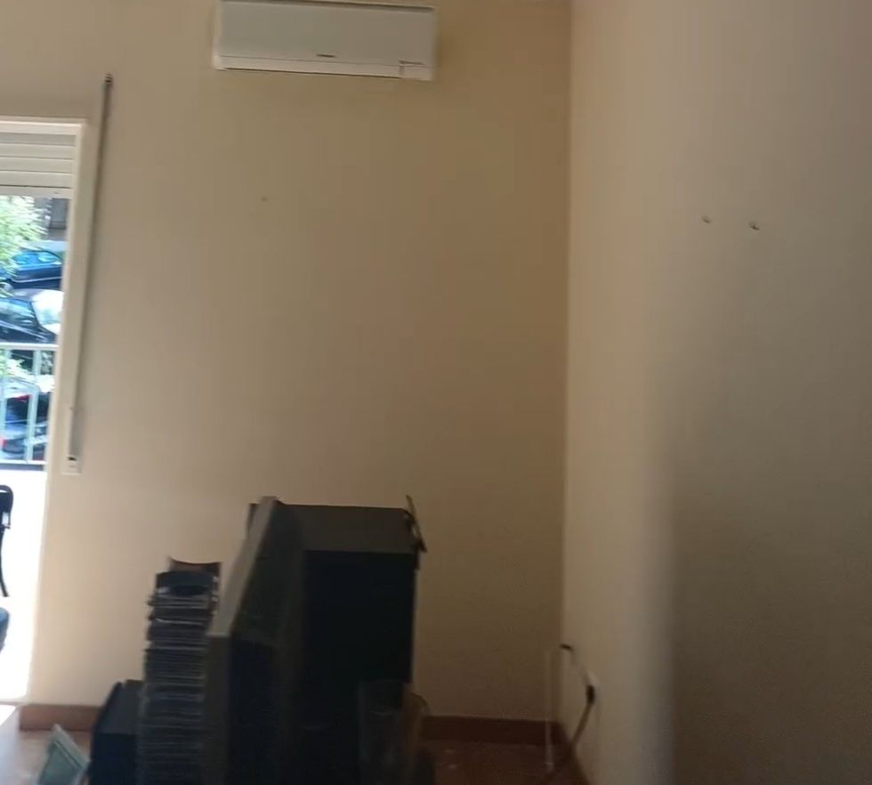 Serviço de pintura e conserto de eletrônicos