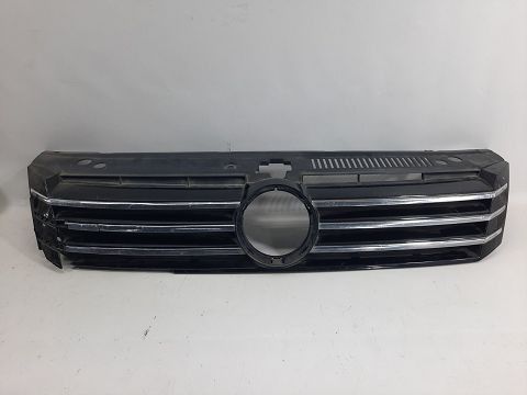 Решётка радиатора верхняя (дефект)  Volkswagen Passat S `12-15  (56185