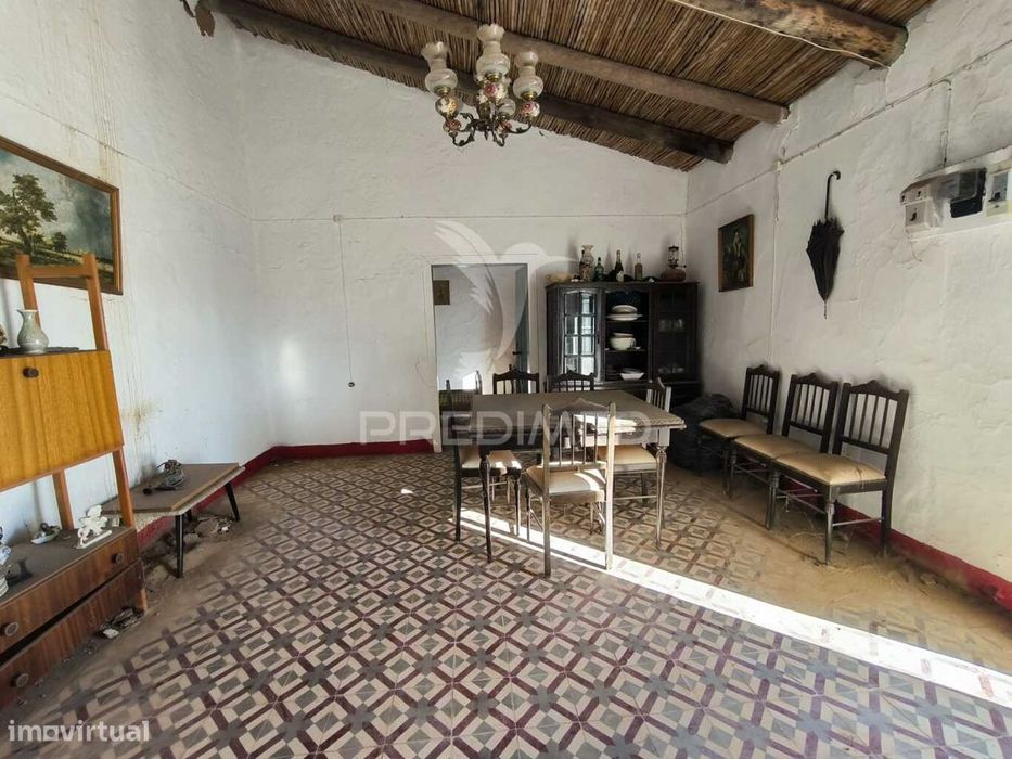 Casa térrea || 2 quartos || Quintal || Recuperar