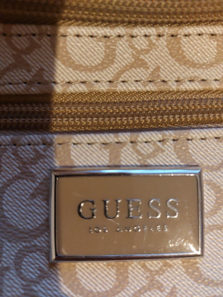 Nerka saszetka Guess