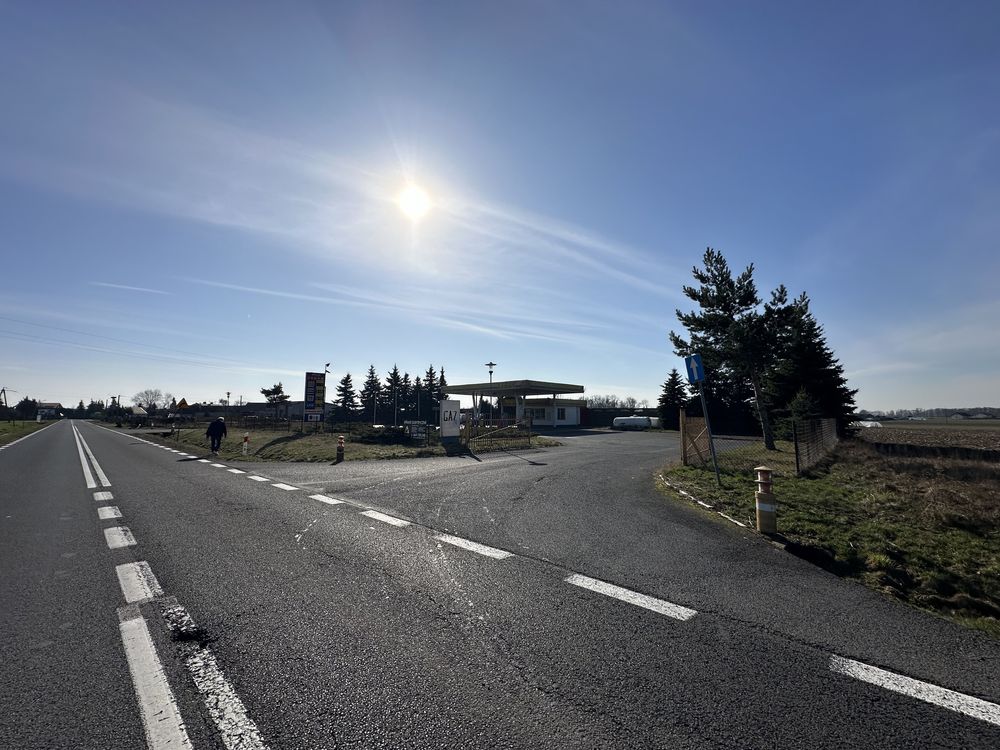 Stacja Paliw przy drodze wojewódzkiej 702