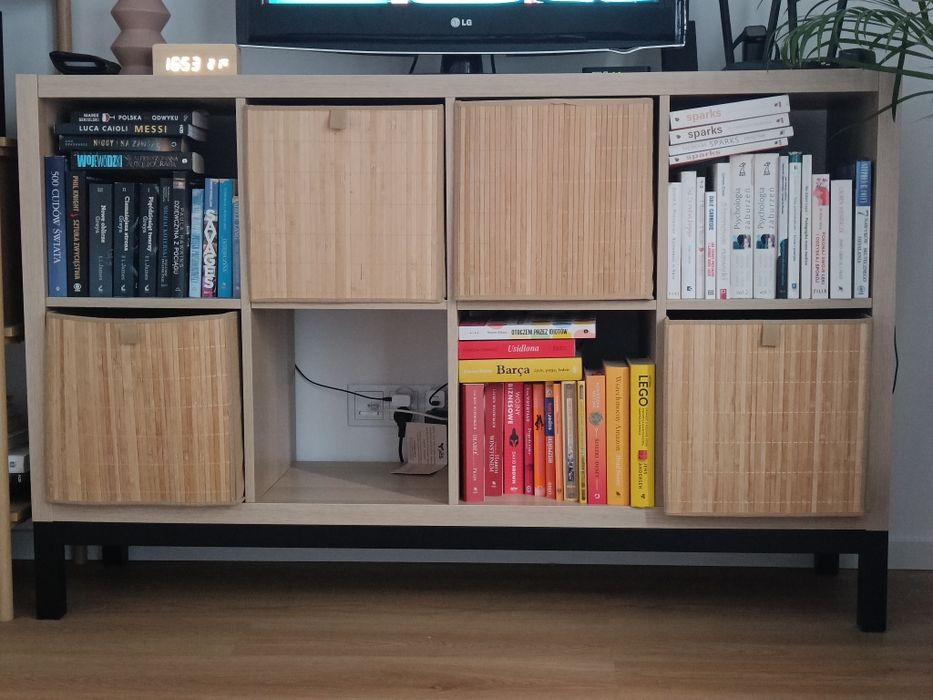 Regał kallax Ikea z nogami i pojemnikami