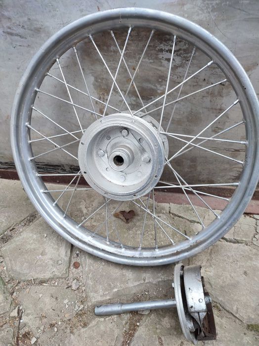 Колесо на мотоцикл, мопед