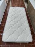 Cama de solteiro com estrado