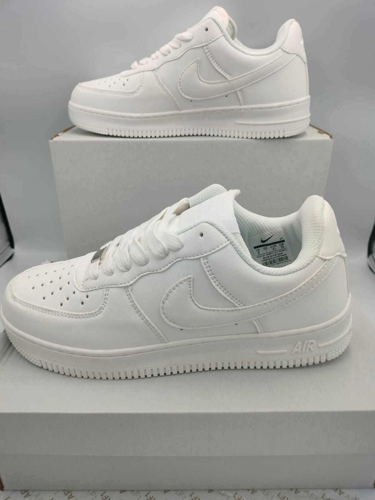 Totalna wyprzedaż Nike Air Force 1 r 38  Skarpetki Nike gratis