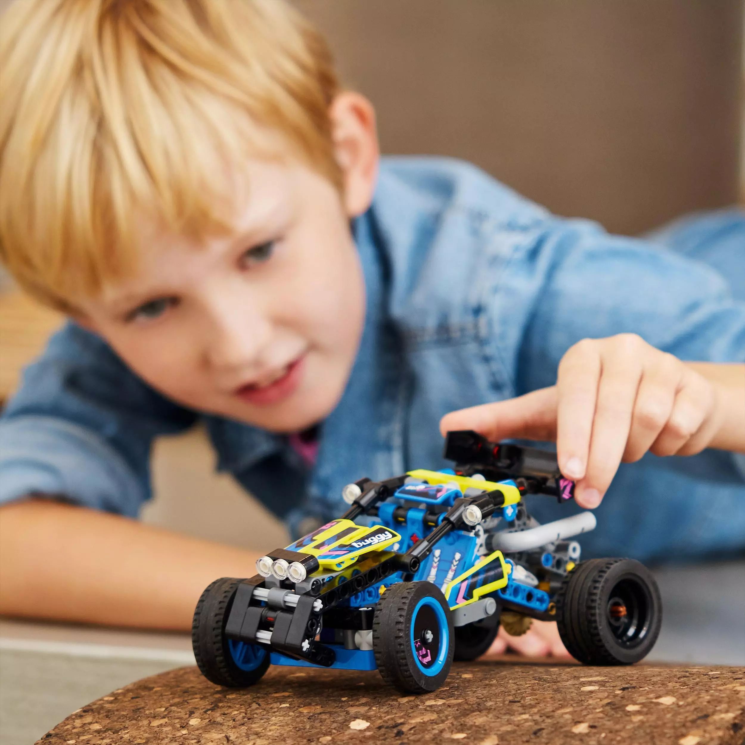 LEGO Technic Wyścigowy łazik terenowy 42164
