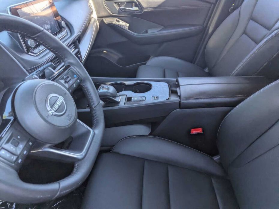 Nissan Rogue SV      2023