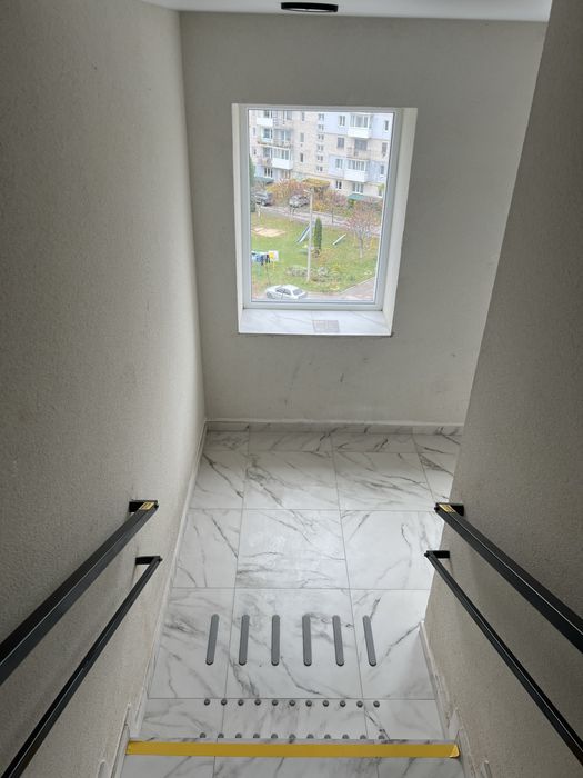 ДВОРІВНЕВА квартира із двома терасами