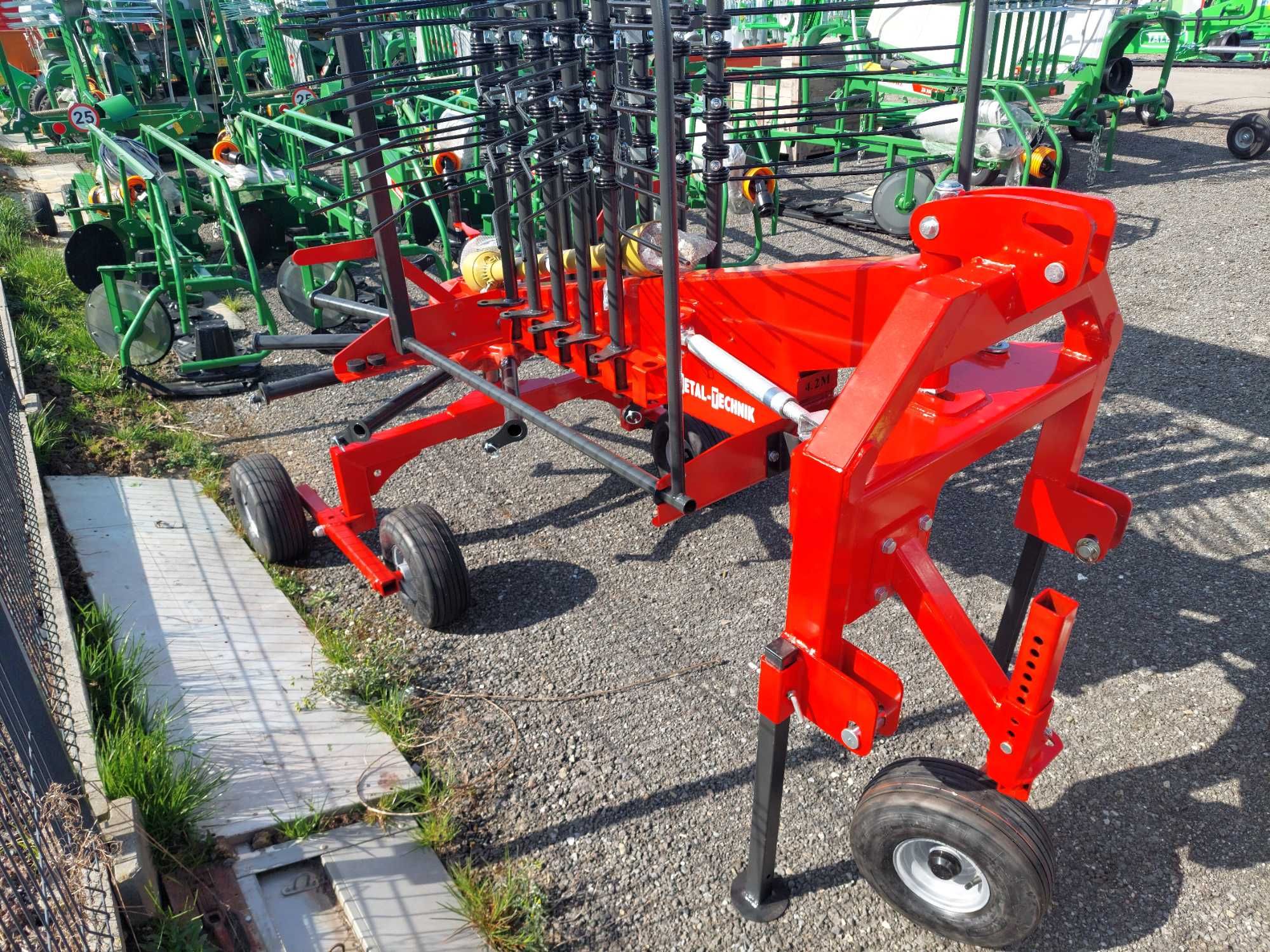 Zgrabiarka Karuzelowa Metal Technik 3,5 m / 4,5 m - Wyciągane ramiona