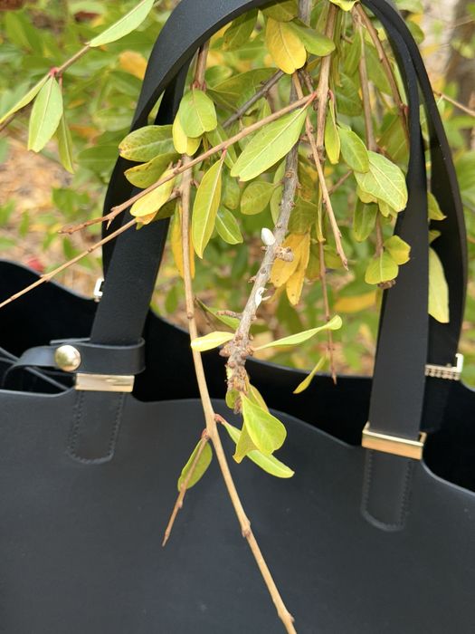 Bolsa Grande Preta Espaçosa e Leve Com Bolsa Interior Removível