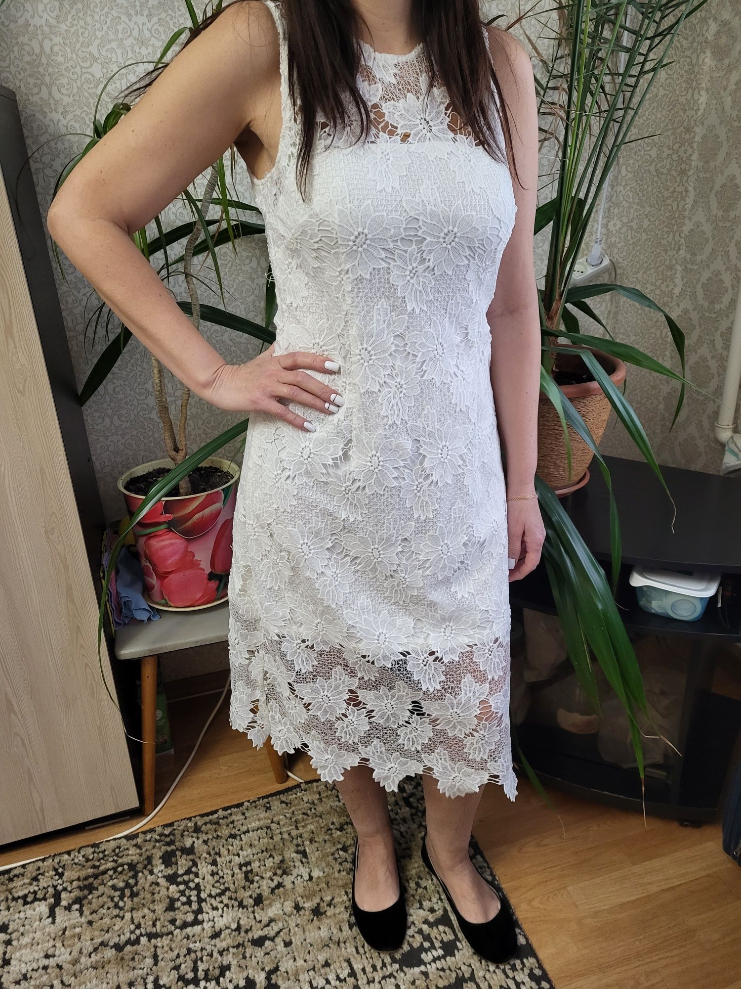Новое, элегантное, кружевное платье.