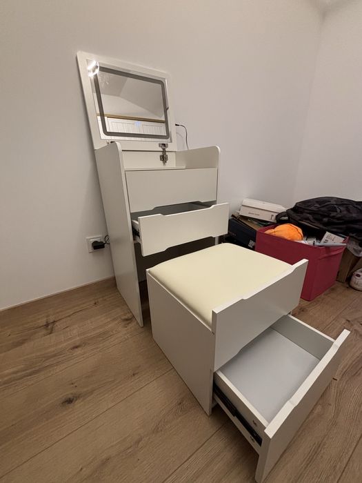 Toaletka z podswietlanym lustrem nowa