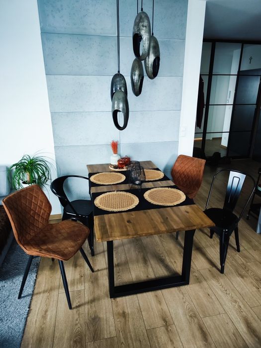 Zestaw krzeseł w stylu loftowym