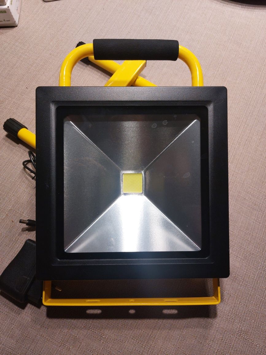 Projektor Naświetlacz Led 30W AKUMULATOROWY