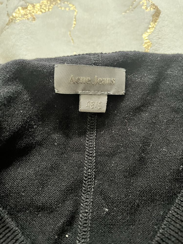 Acne Jeans rozmiar M sweter z przetarciami na rekawach skórzane