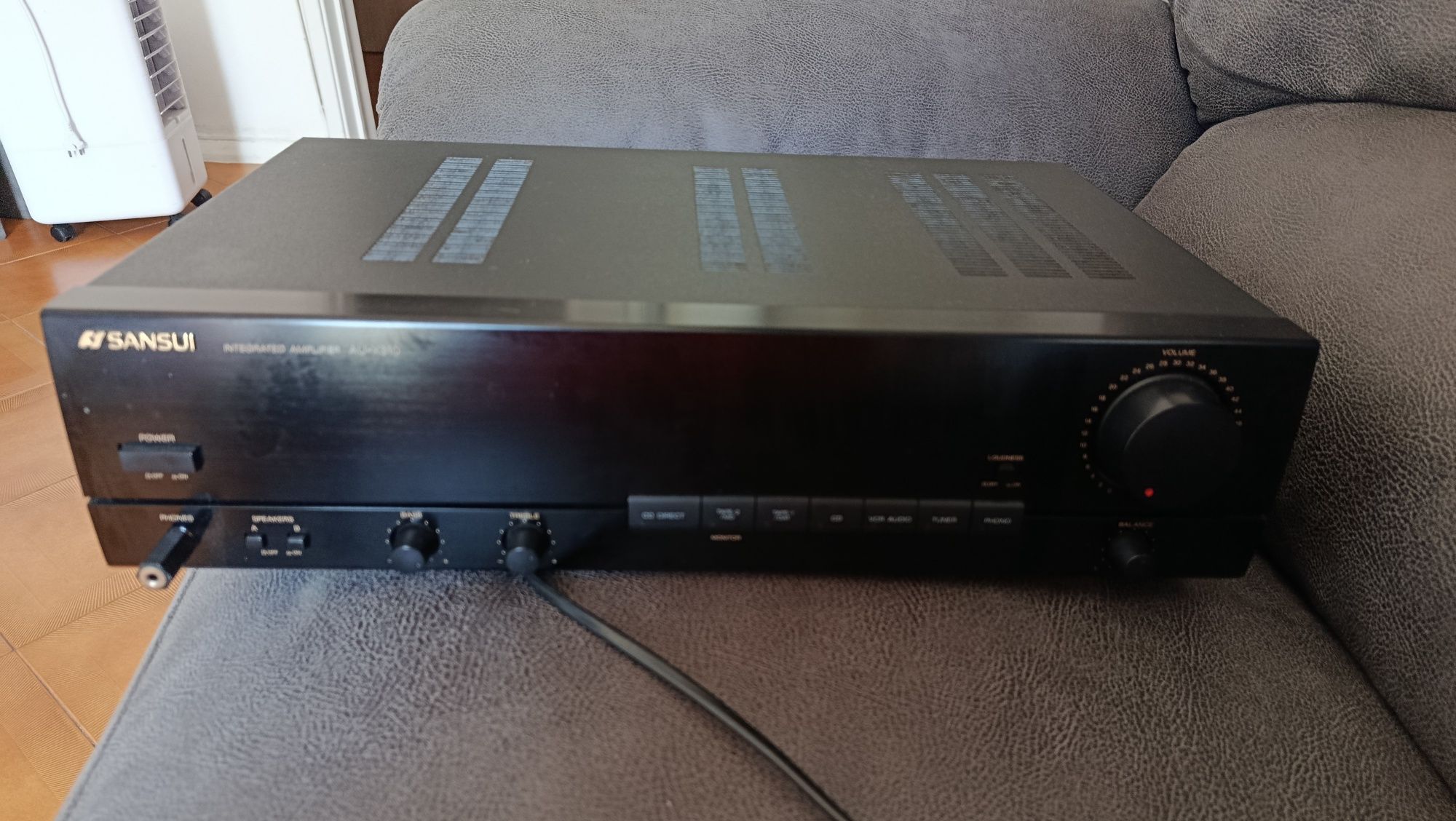 Amplificador SANSUI