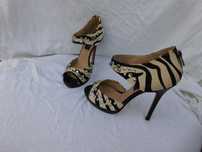 Jimmy Choo & HM skórzane szpilki sandałki platforma zebra 38