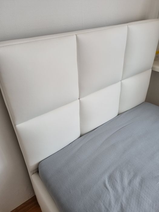 Łóżko tapicerowane eko skóra white + materac Janpol
