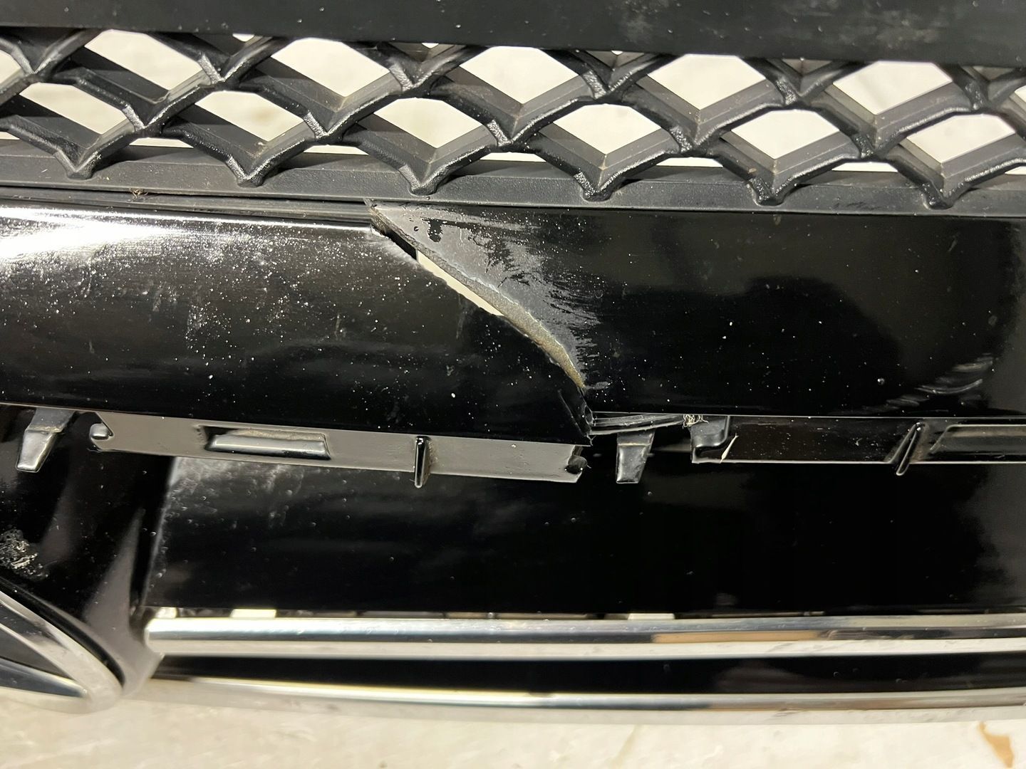 ATRAPA GRILL MERCEDES R KLASA W251 LIFT A2518880060