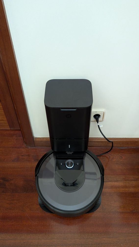 IRobot aspirador Roomba i7+ com estação de esvaziamento automático