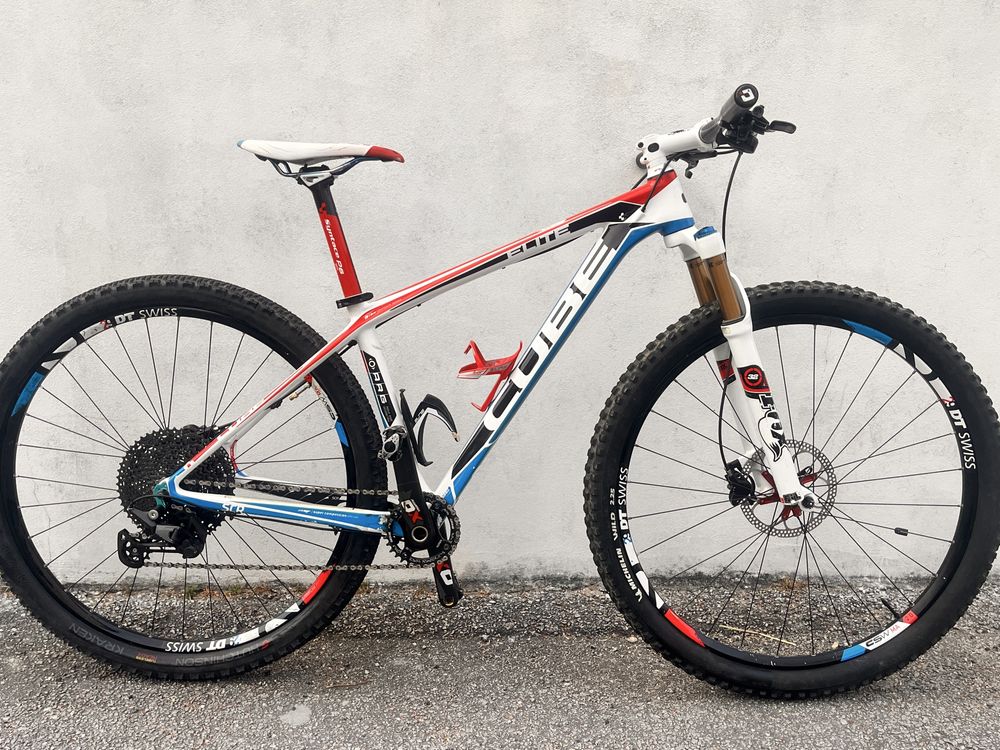 Cube 29 carbono com Fox Kashima