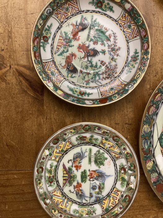 Conjunto vários pratos antigos