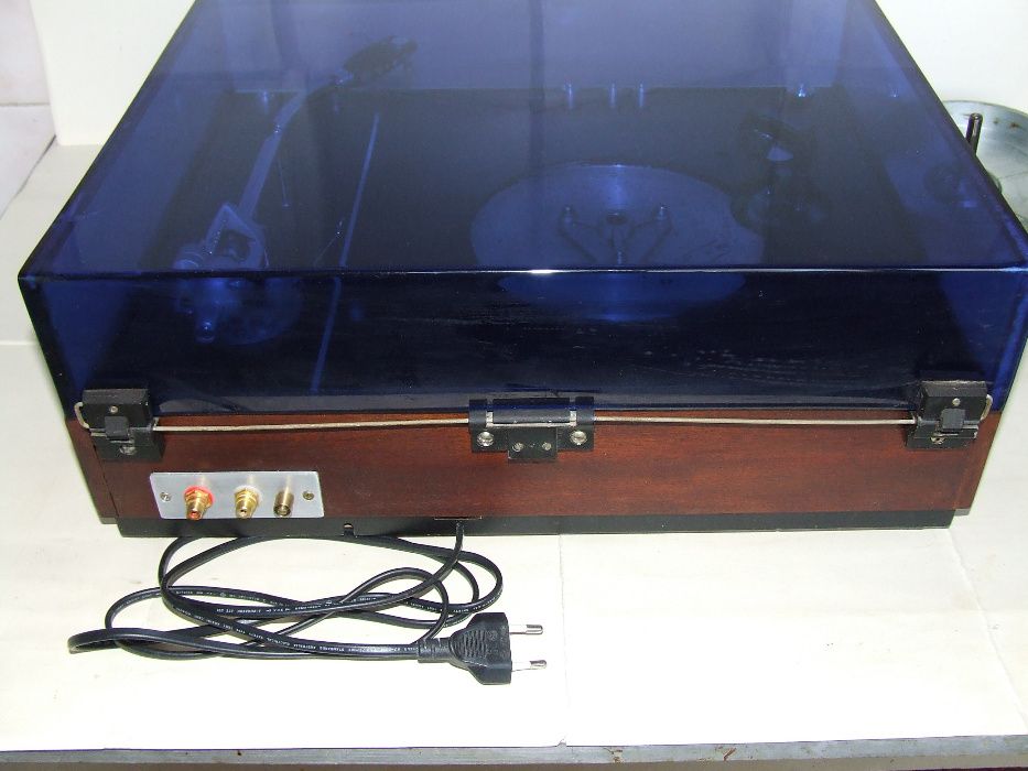Проигрыватель пластинок  "Электроника Б1-011"
