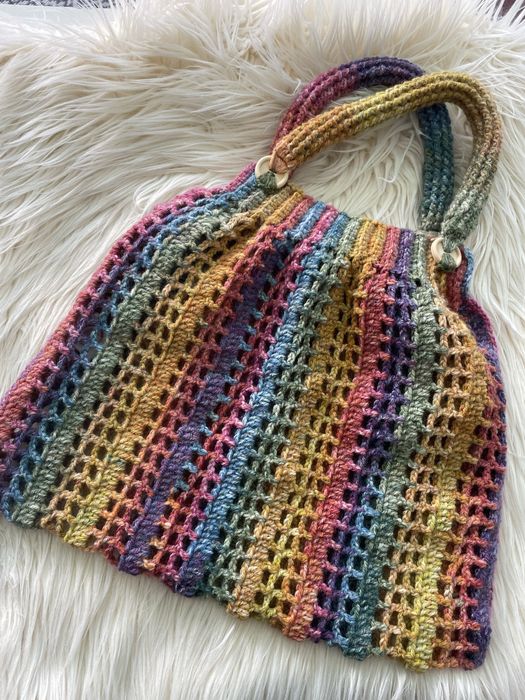 Eco bag feita em croché muito pratica que se adapta a varias ocasiões