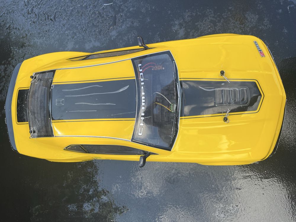 Іграшкова гоночна машина Chevrolet Camaro на пульті радіокерувння