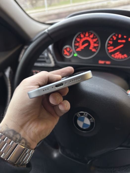 Iphone 15 на 128 идеал .