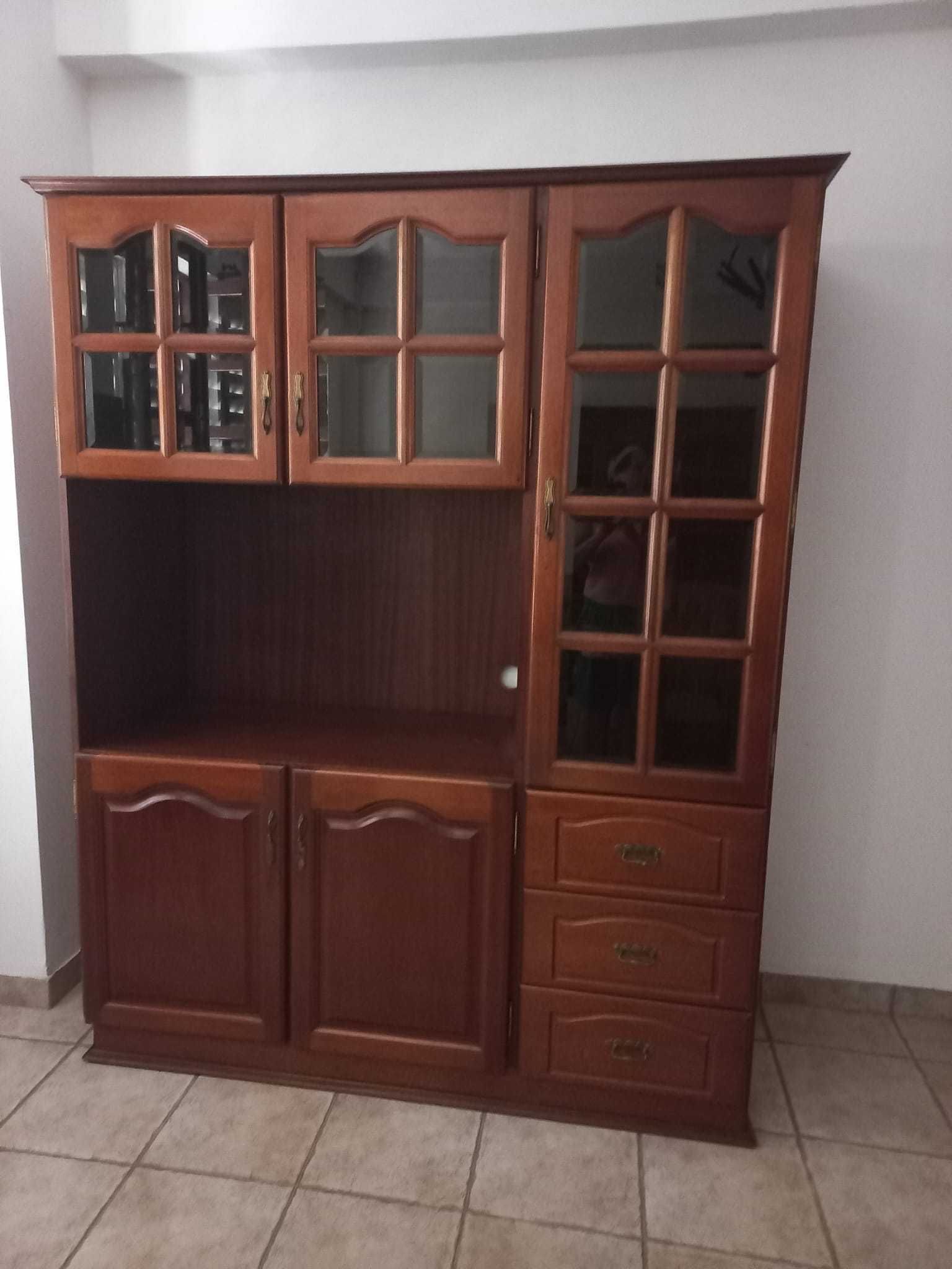 Diversos moveis e utensílios - Preços a passar por chamada.