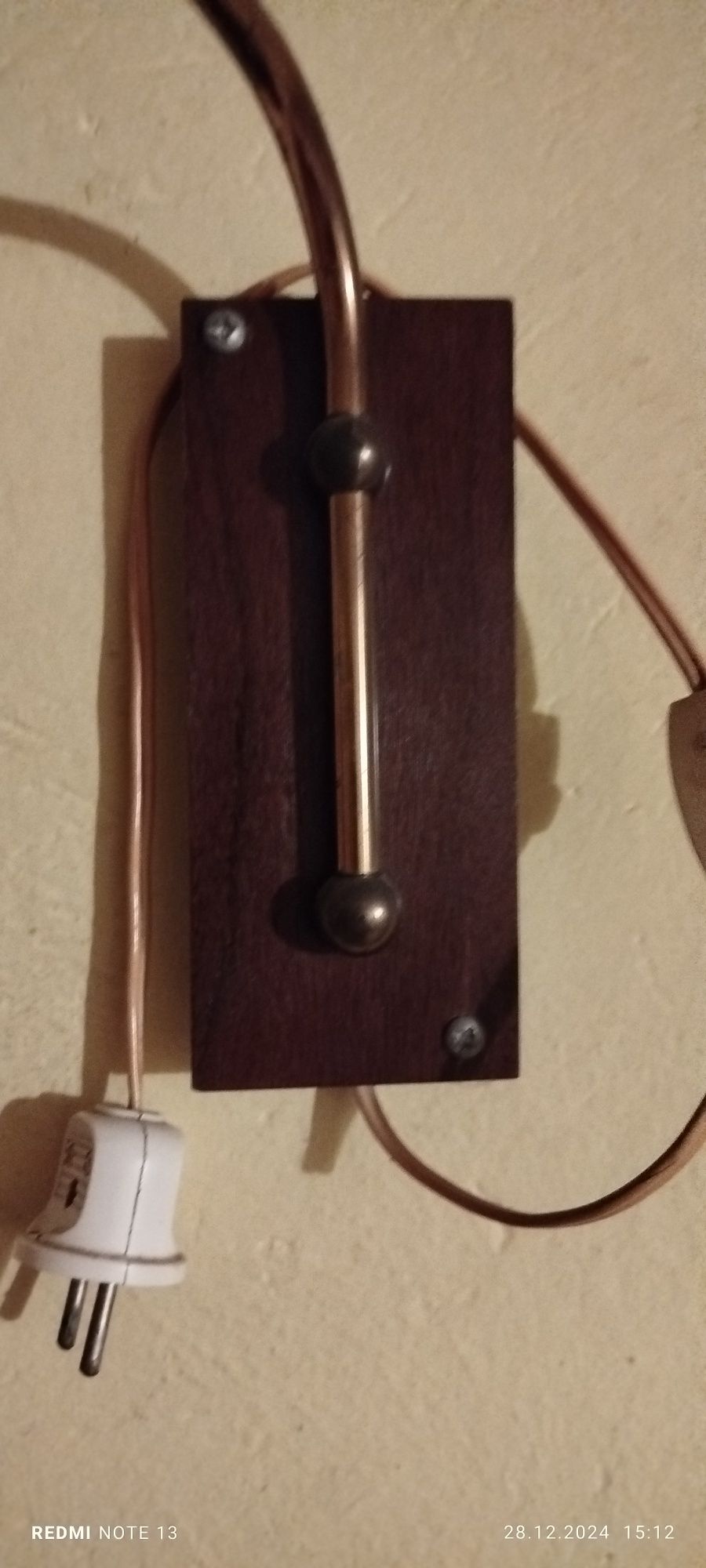 Stylowa lampa regulowana , ścienna.