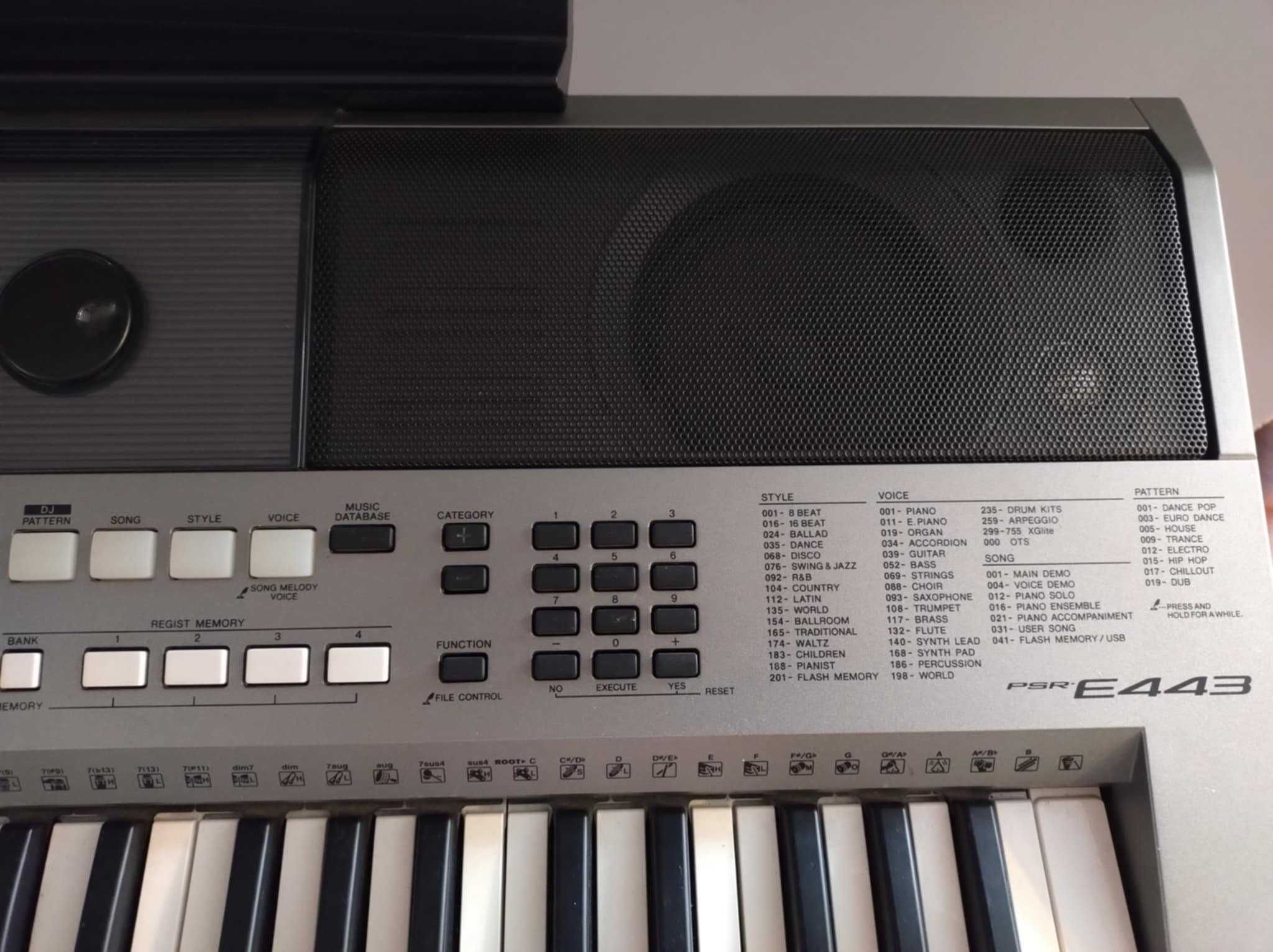Sprzedam Yamaha PSR E443 Keyboard.