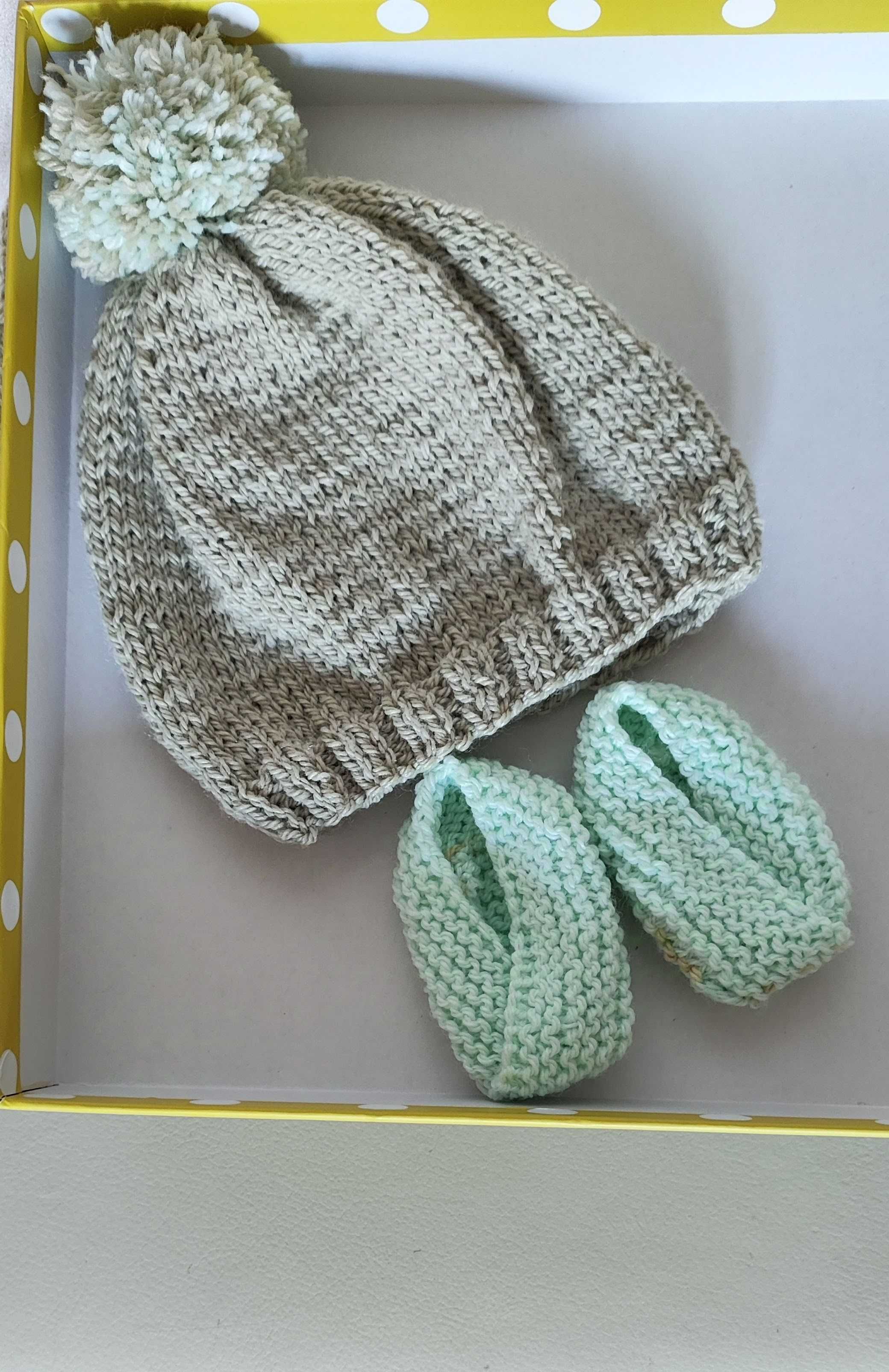 Conjunto de Bebé Feito à Mão