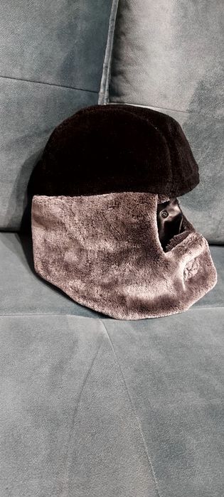 Nowa czapka uszatka. Bardzo ciepła.