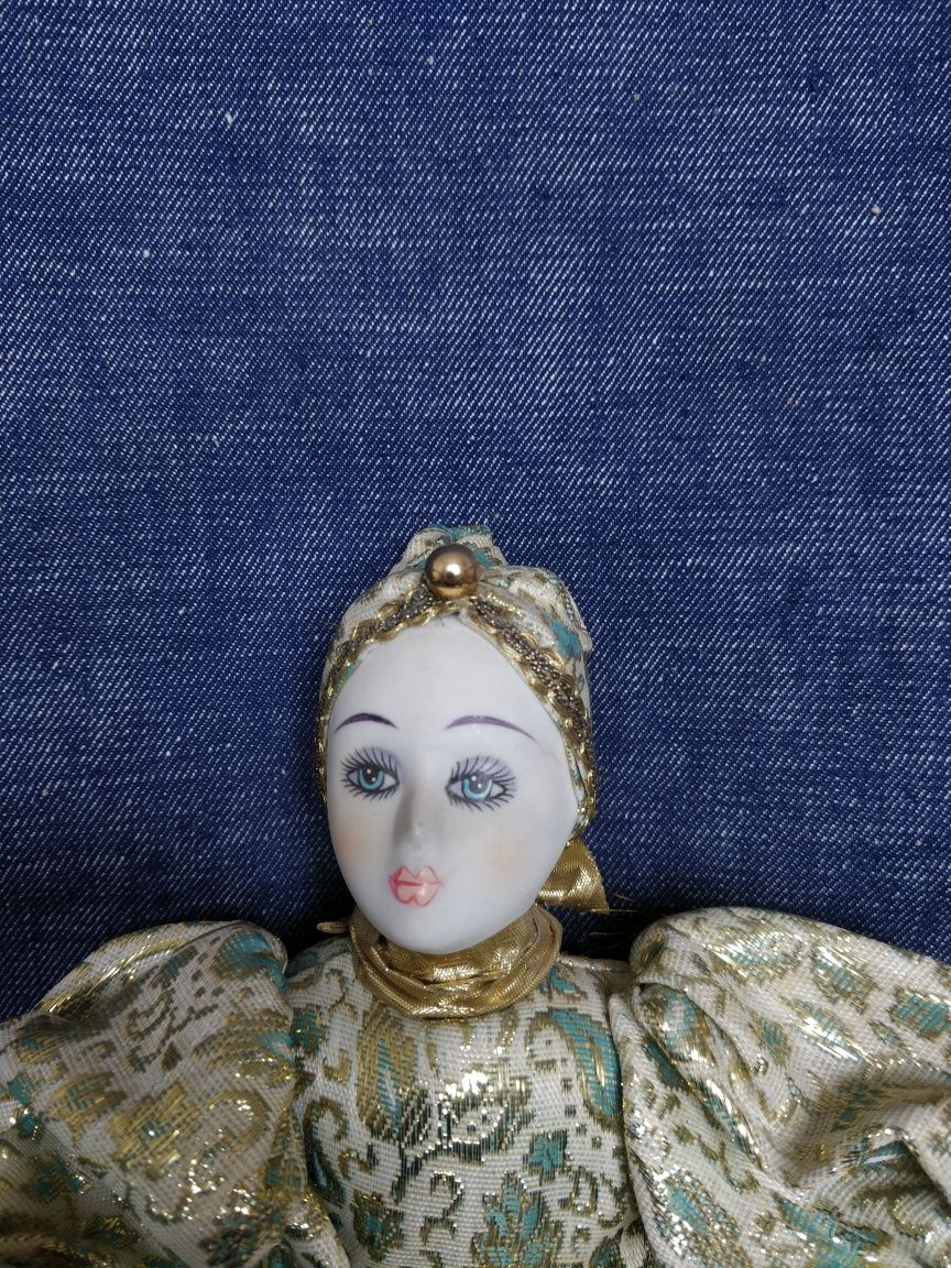 Венеційська порцелянова лялька-арлекін
