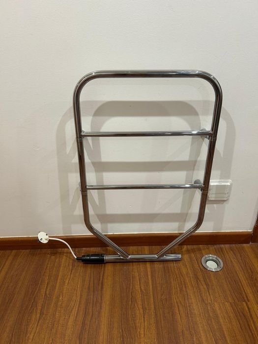 Toalheiro elétrico cromado Dimplex TRC130