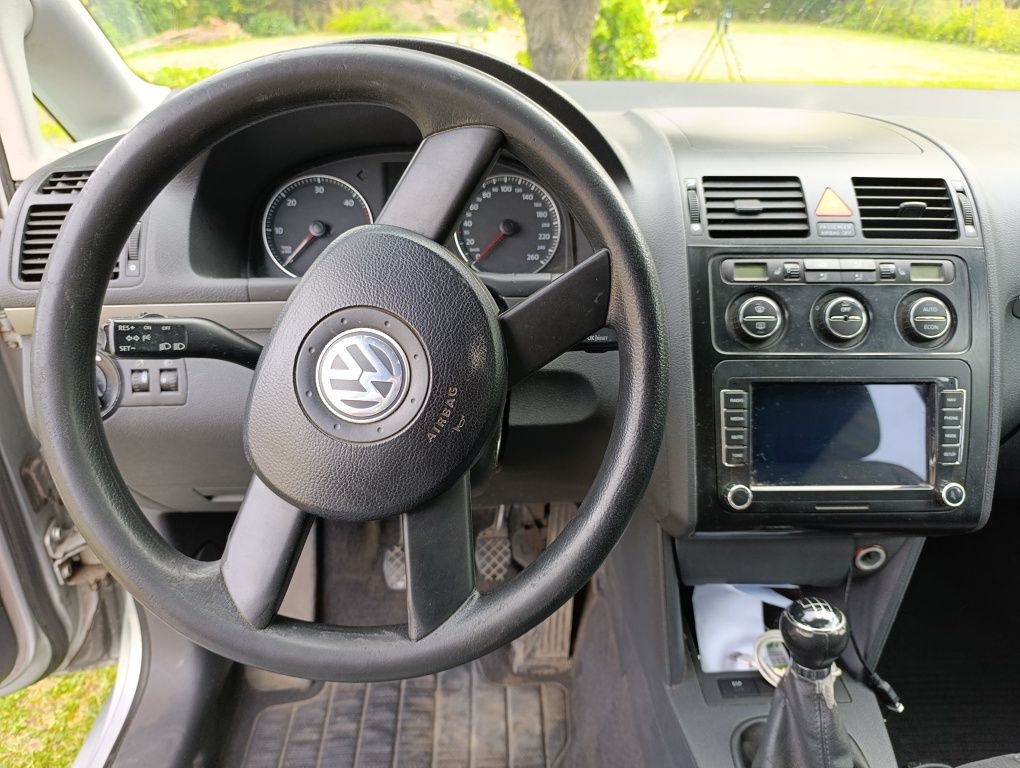 Sprzedam Volkswagen Touran Oszczedzny 7 Osobowy