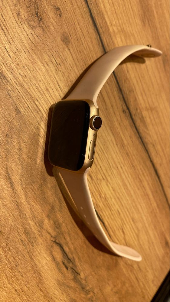 Продам годинник apple watch 4 (40mm) rose gold