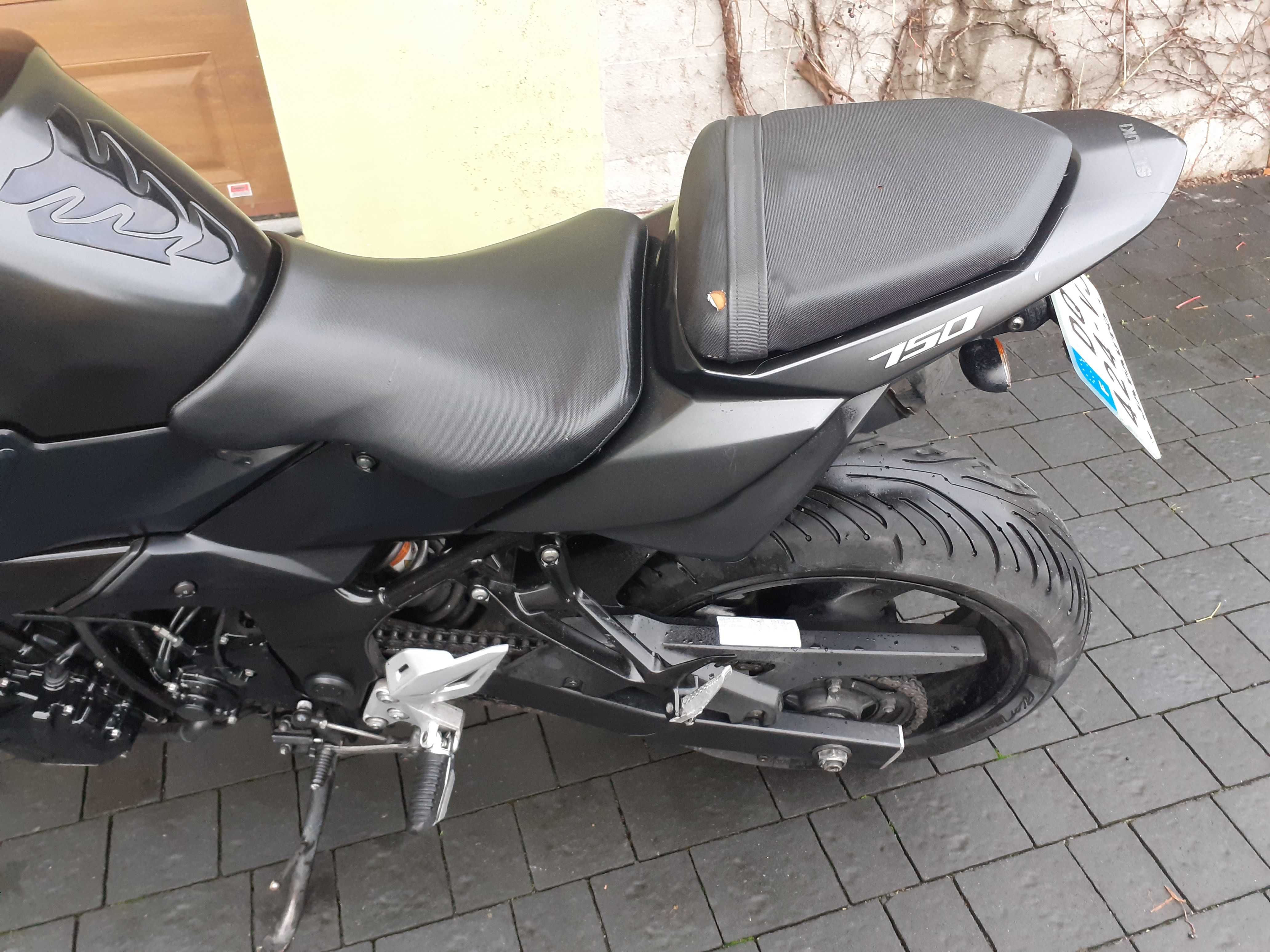 GSR750 z 2015 roku z ABS ABS  ABS  bezwypadkowy  19999 zł