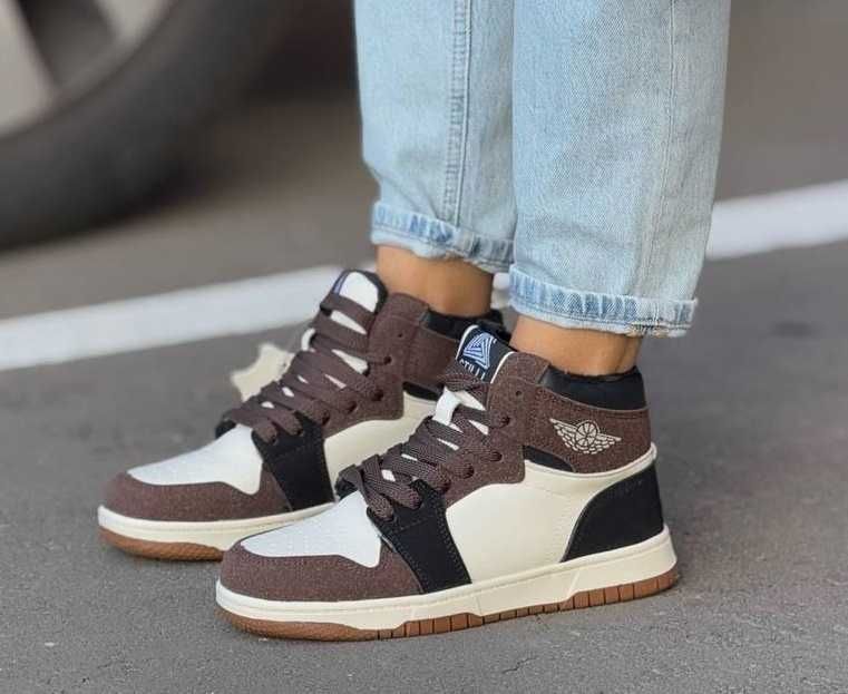 Женские зимние кроссовки на меху высокие коричневые